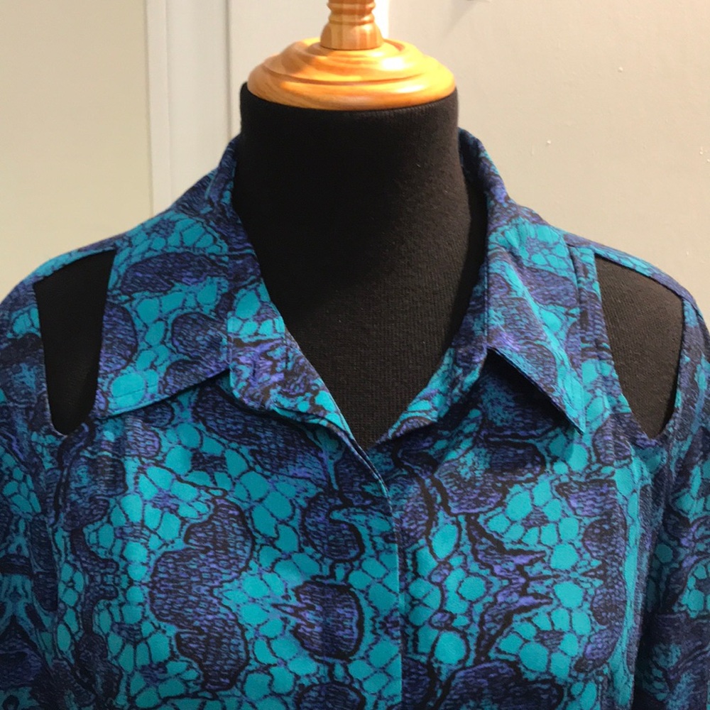 blouse - Picture 2 of 8